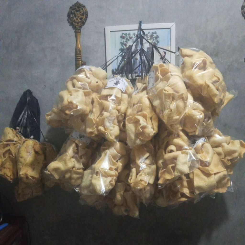 krupuk bawang & krupuk kedelai