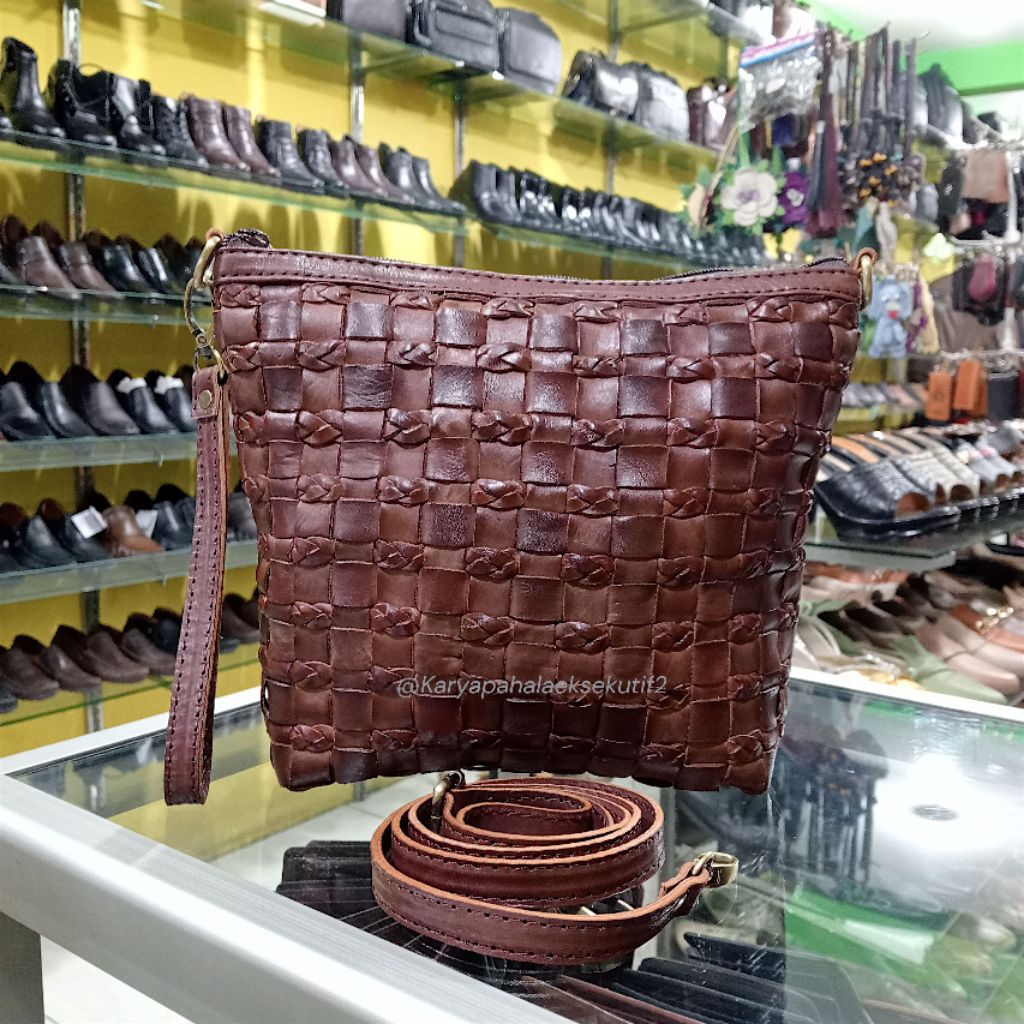 Tas anyaman wanita/kulit asli Magetan/Karyapahalaeksekutif2
