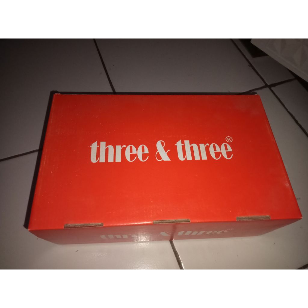 preloved sendal three& three