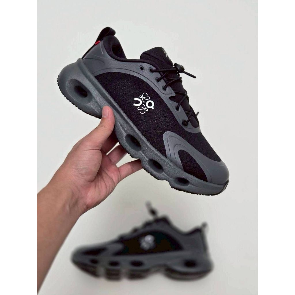 Sepatu Running Lari Pria Cloudsolo x Loewe Black