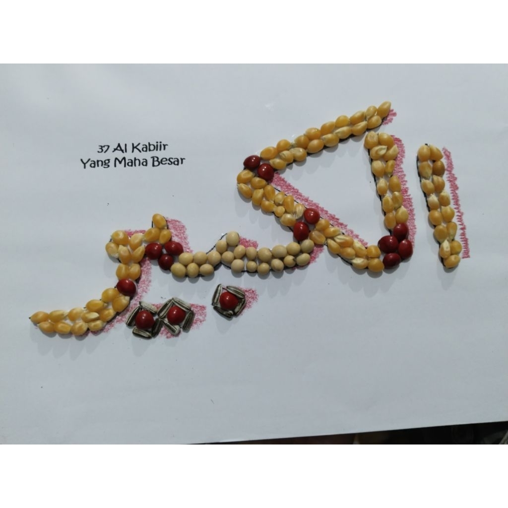 kolase biji bijian kaligrafi