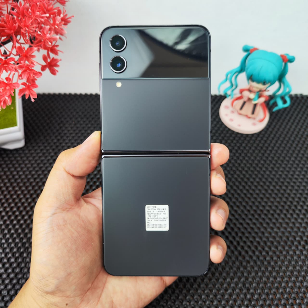 Samsung Z Flip 4 5G 8/512 Resmi SEIN Bekas Second Full Ori Minus LCD