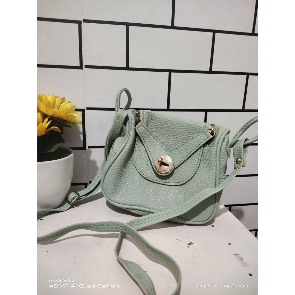 TAS NO MEREK PRELOVED WARNA HIJAU