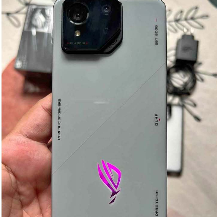 ASUS ROG Phone 8  – HP Gaming Terkuat Snapdragon 8 Gen 3