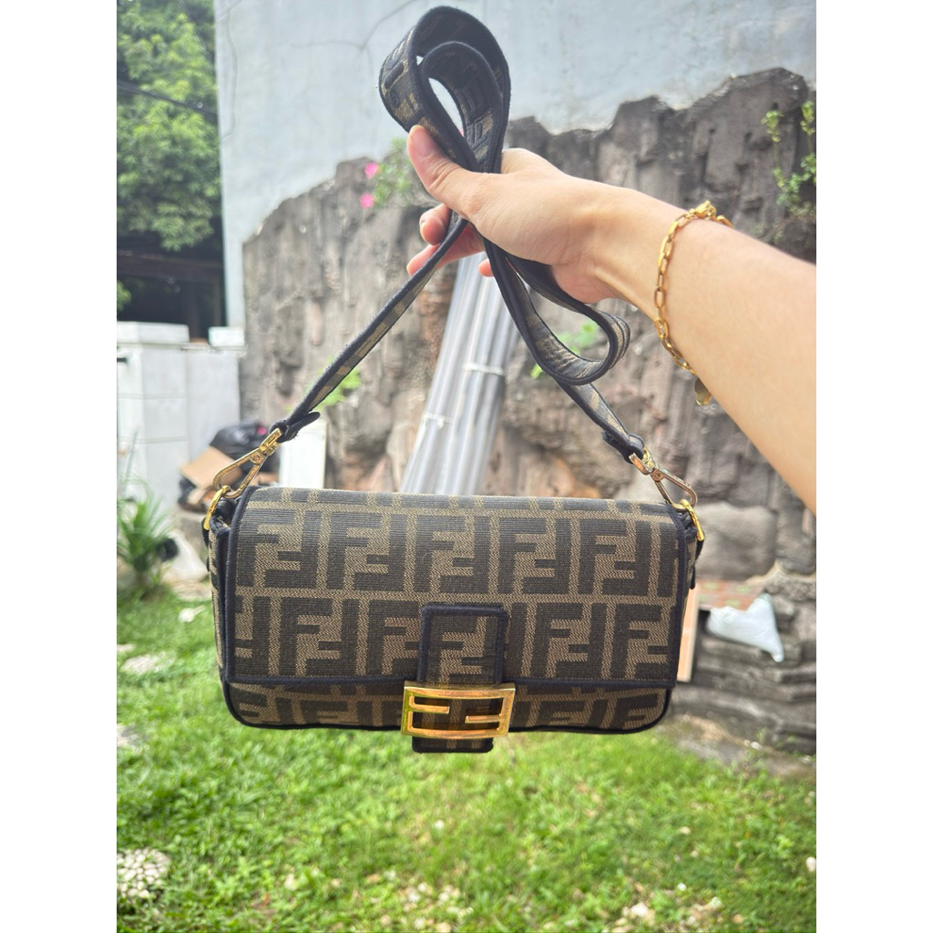 SALE Fendi baguette logo jacquards shoulder bag