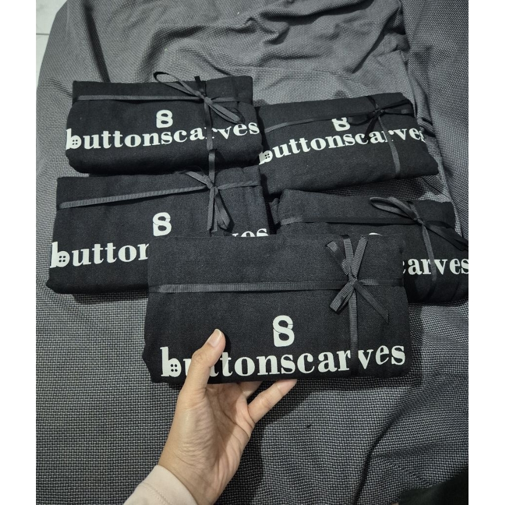 BUTTONSCARVES TAS JINJING. BUTTON SCARVES SHOPPING BAG BLACK. BS TOTE BAG BLACK.