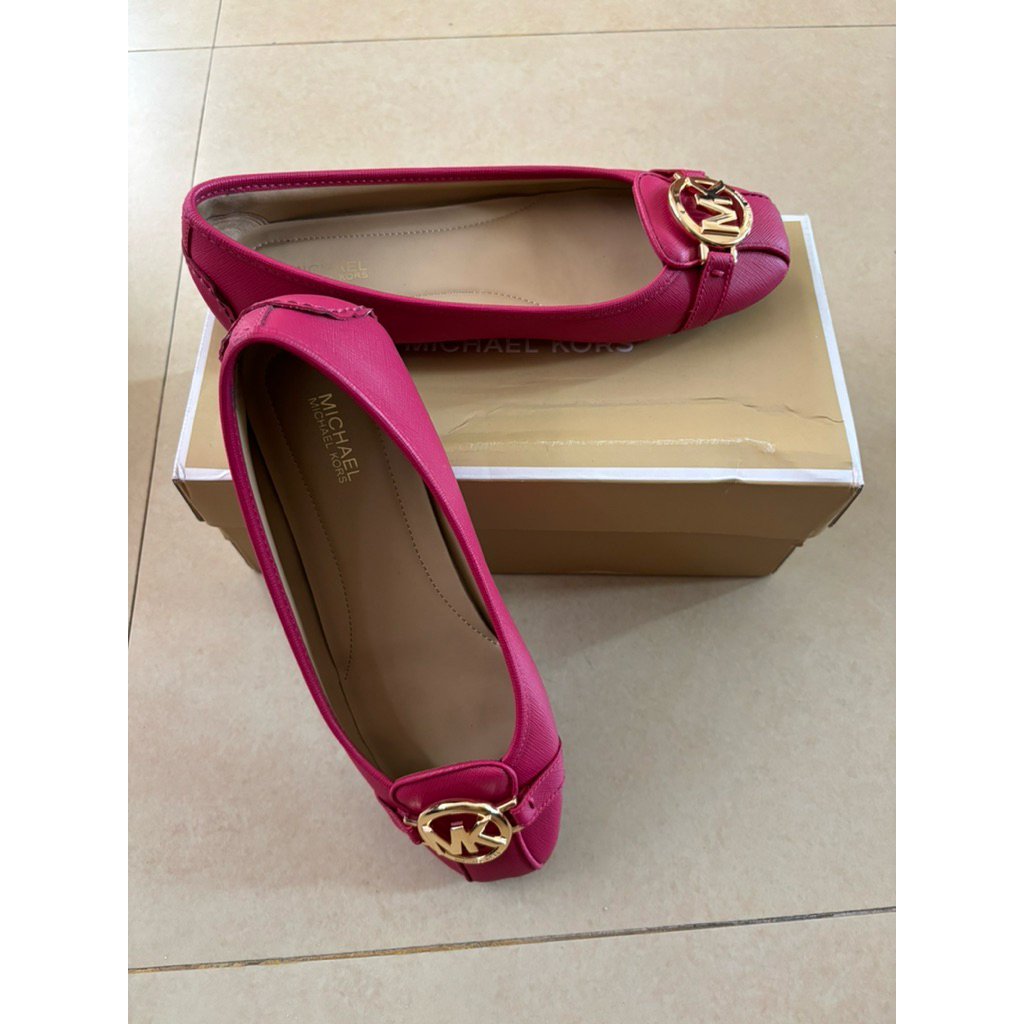 Preloved Flat Shoes MK