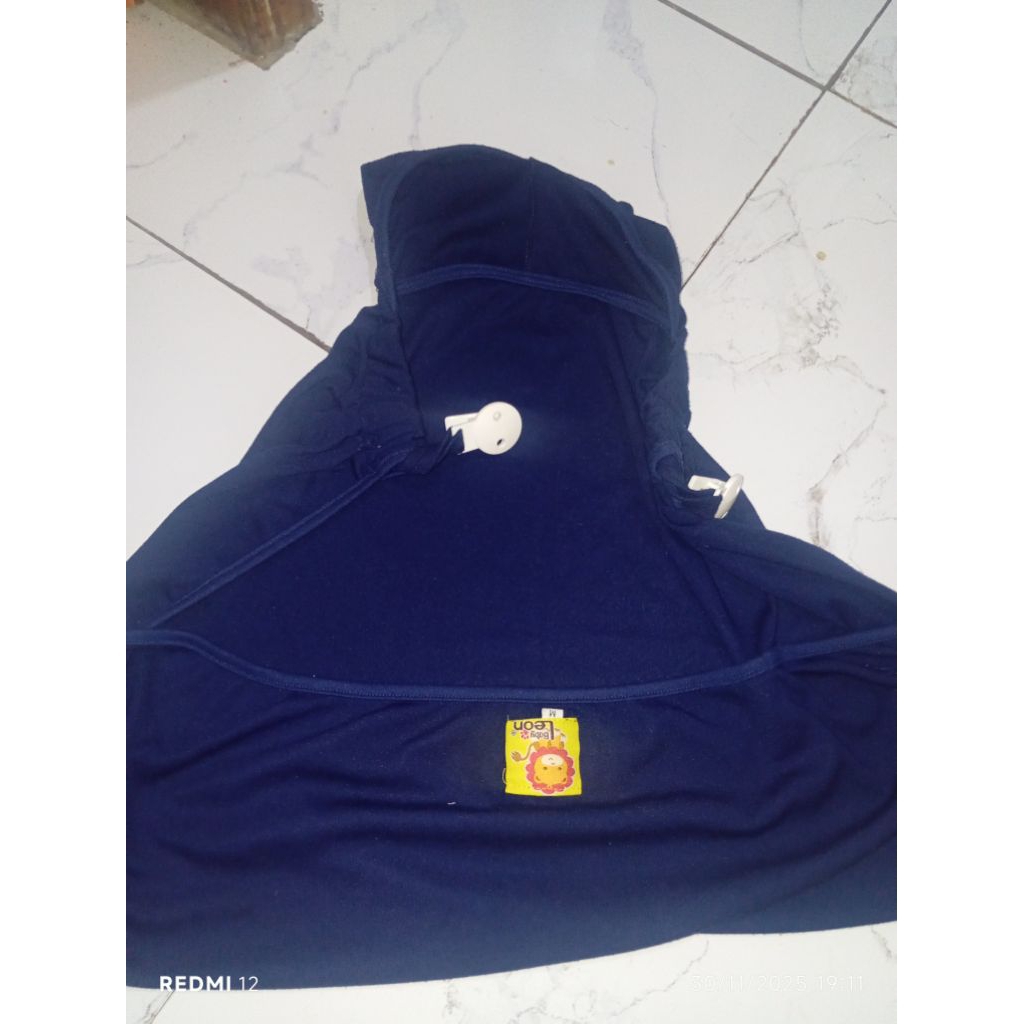 preloved  kain bedong baby leon gendongan m shape ukuran M