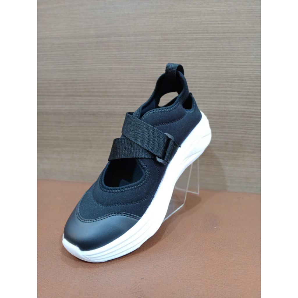 Sepatu Wanita Dewasa Spotty Hanna 01 Hitam