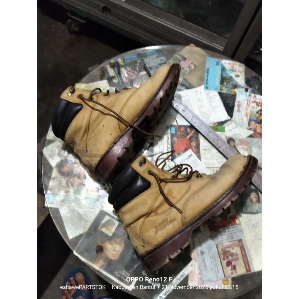 sepatu maddog 43 borsa42 levis42 Kickers 42 no fear42