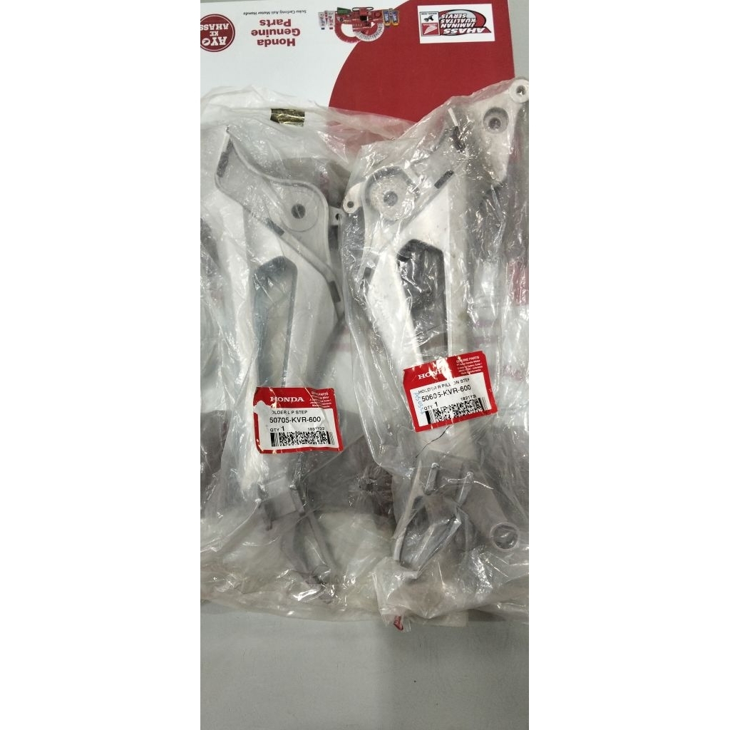 Bracket pulstep belakang kanan dan kiri untuk motor Revo 100cc carbu number part 50605KVR600 & 50705