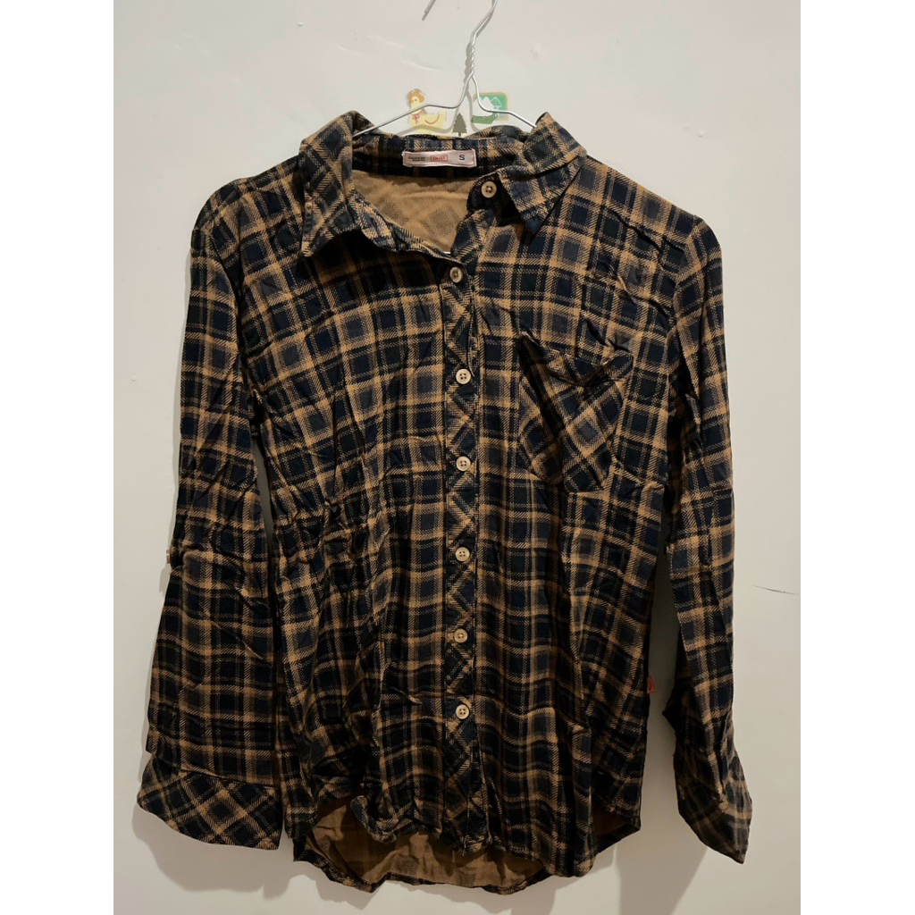 Preloved Kemeja Kotak Dust