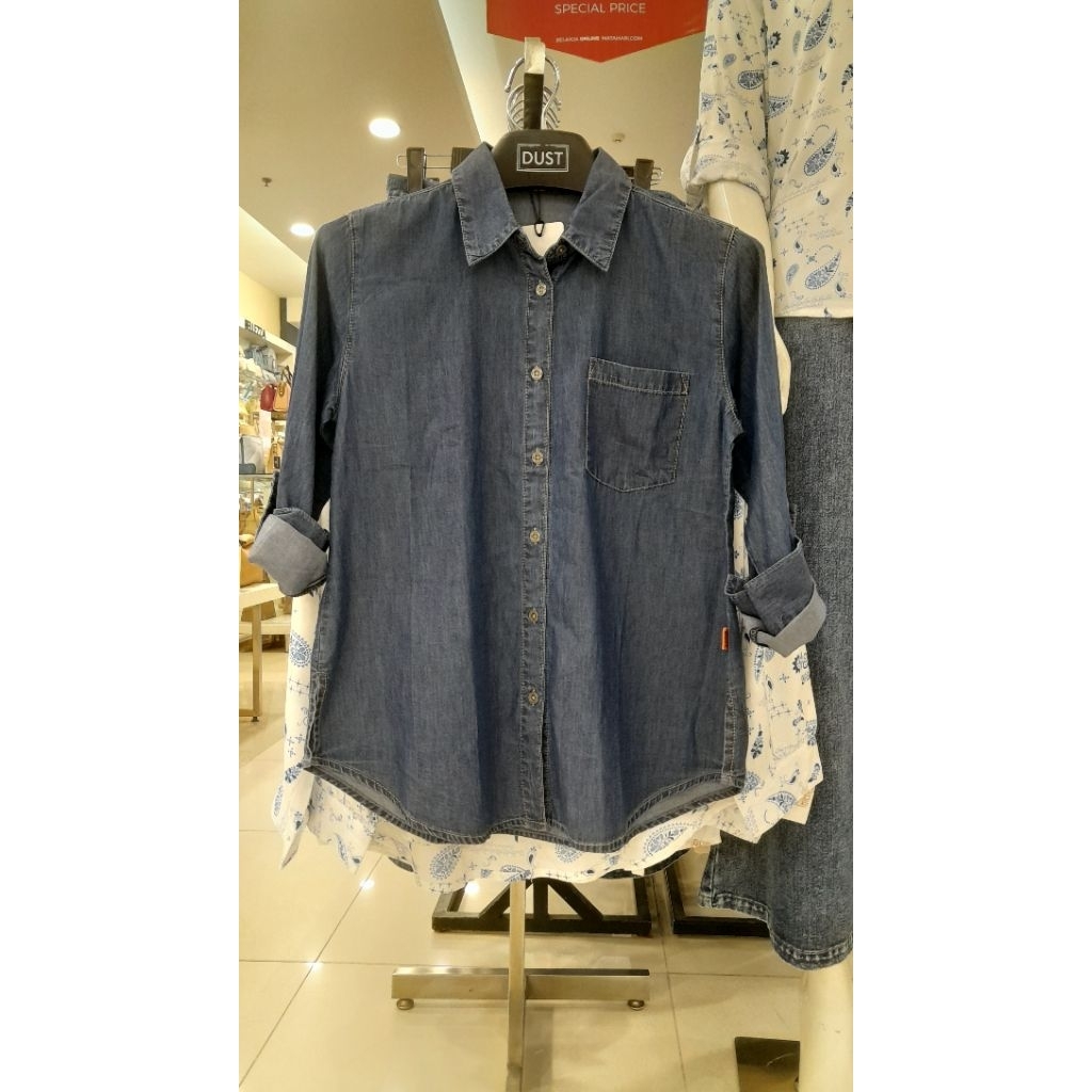 Kemeja denim wanita brand DUST