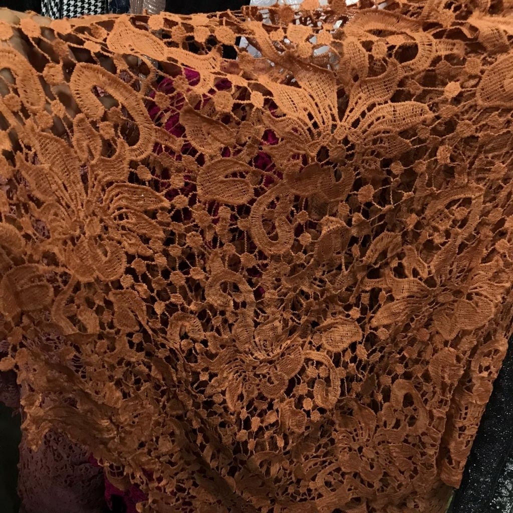 kain brokat Prada oki ~ kain brokat Prada Nagita ~ kain kebaya