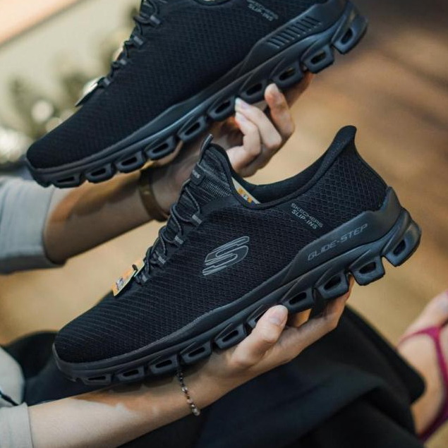 SNEAKERS RUNNING SKECHERS SLIPON UNTUK PRIA