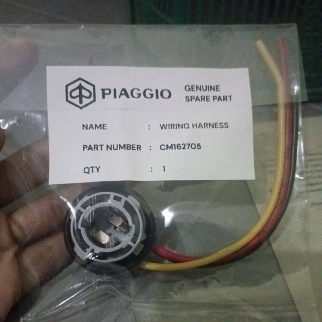 Socket Soket Fitting Fiting Lampu Rem Belakang Vespa ET4 S LX LXV 2V 3V iGet