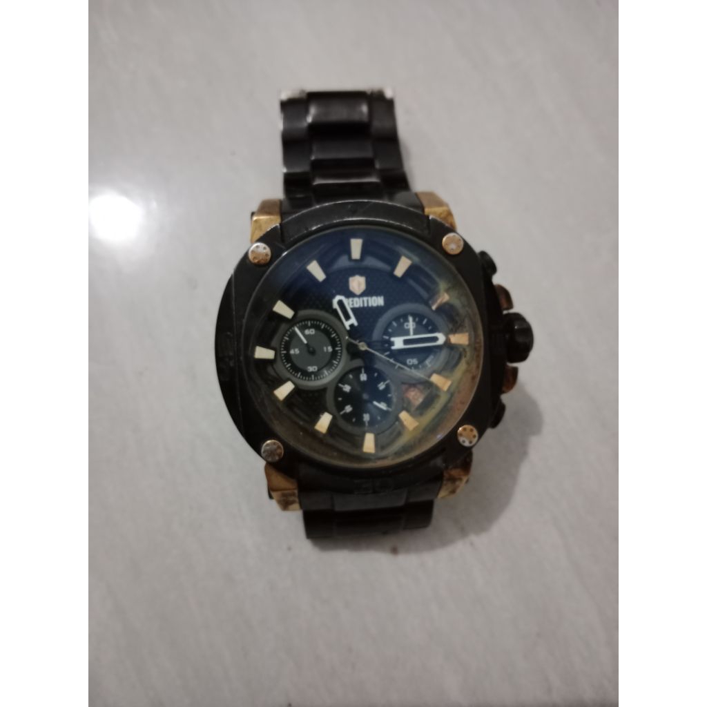 jam tangan untuk kanibalan Expd E6606M