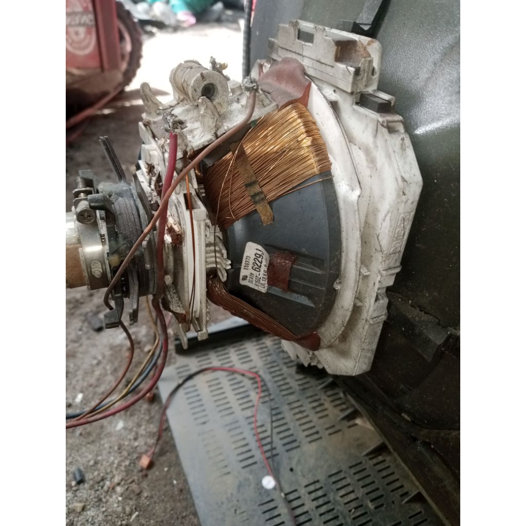 Yuke tv Sharp 6229j 21in copotan tv