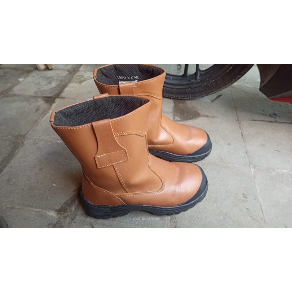 sepatu safety panjang kulit Kings 40 second