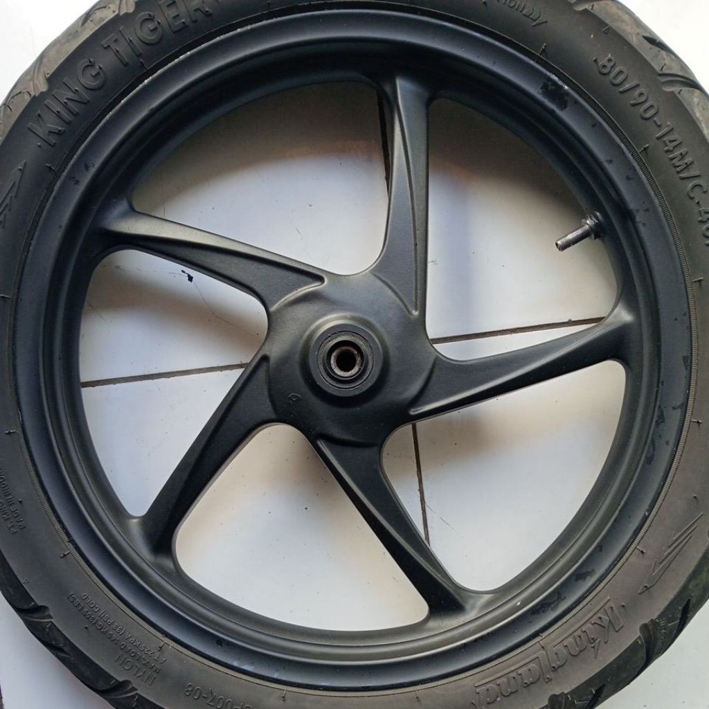 velg pelk pelek resing depan honda beat laba honda beat, scoopy, vario, spacy, karbu/fi 110 bekas or