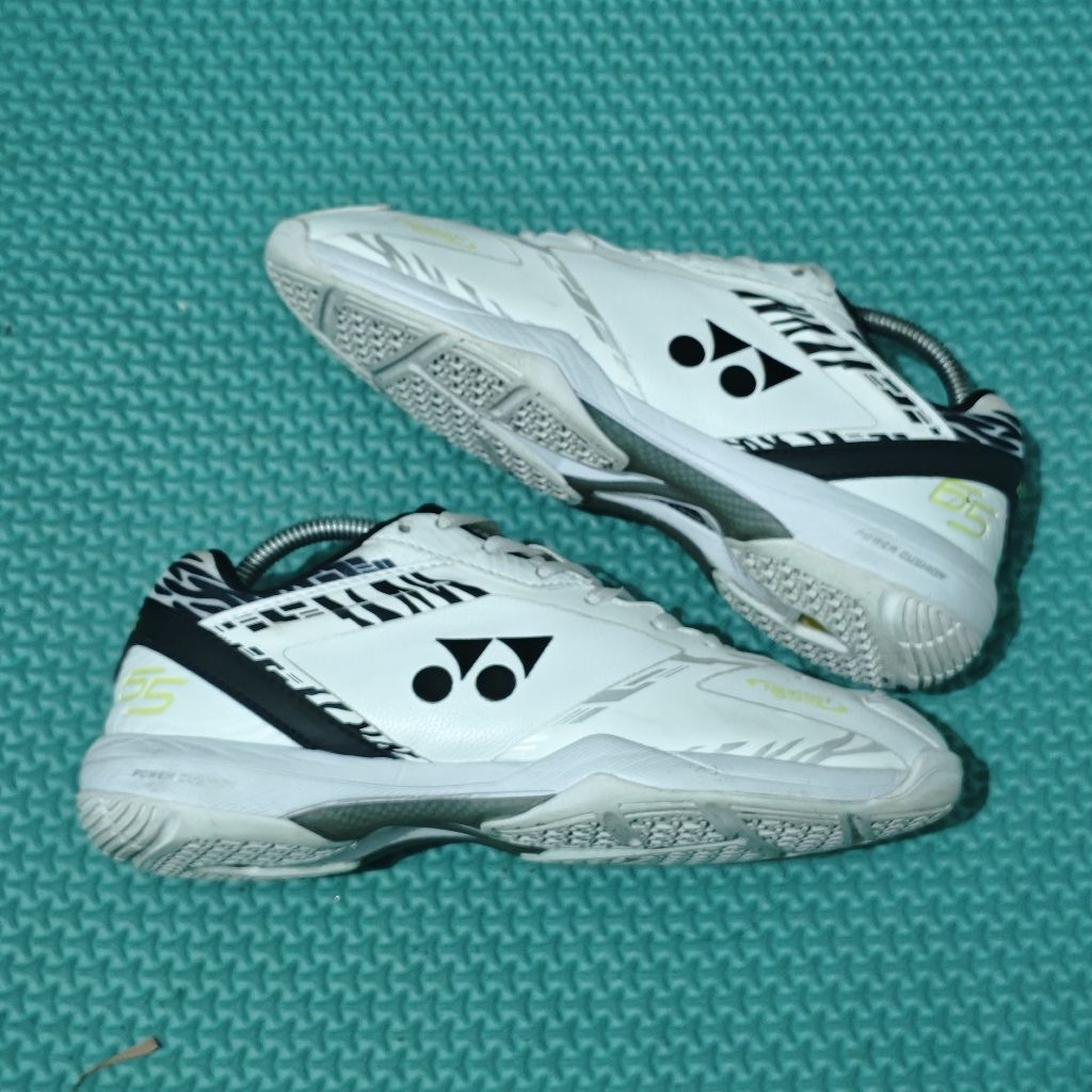 Sepatu Badminton yonex SHB 65 Z3 kento white tiger original second size 41