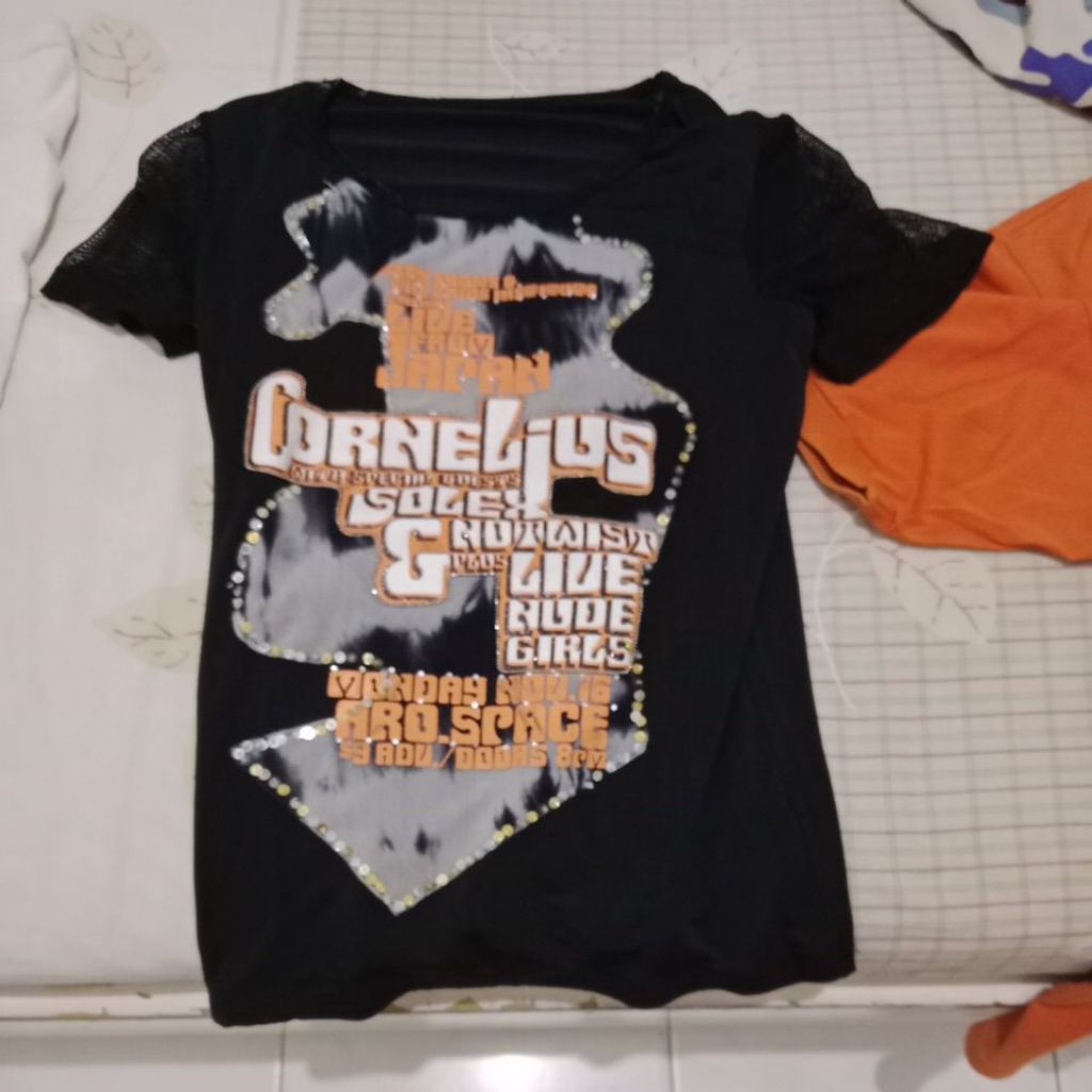 Baju preloved milik semdiri cowo cewe (bukan karungan) 1 kg