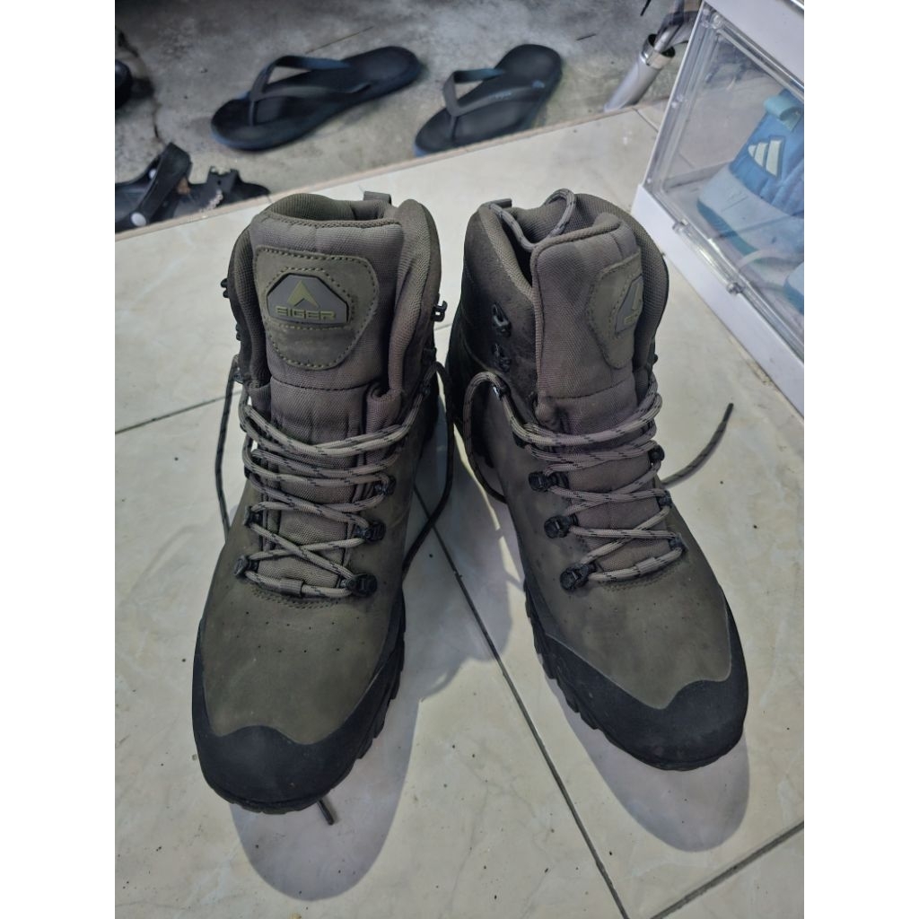 sepatu mendaki eiger