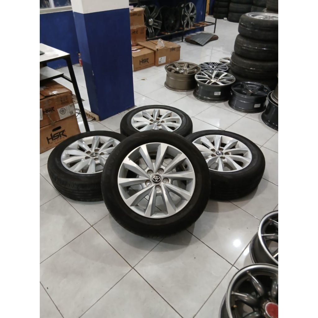 VELG MOBIL BEKAS INNOVA ZENIX Q RING 17 H5X114 BAN DUNLOP