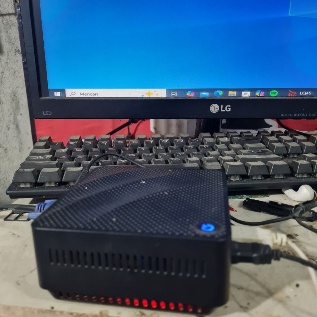 wearnes mini PC normal ram 8 /250gb intel celeron windows 10