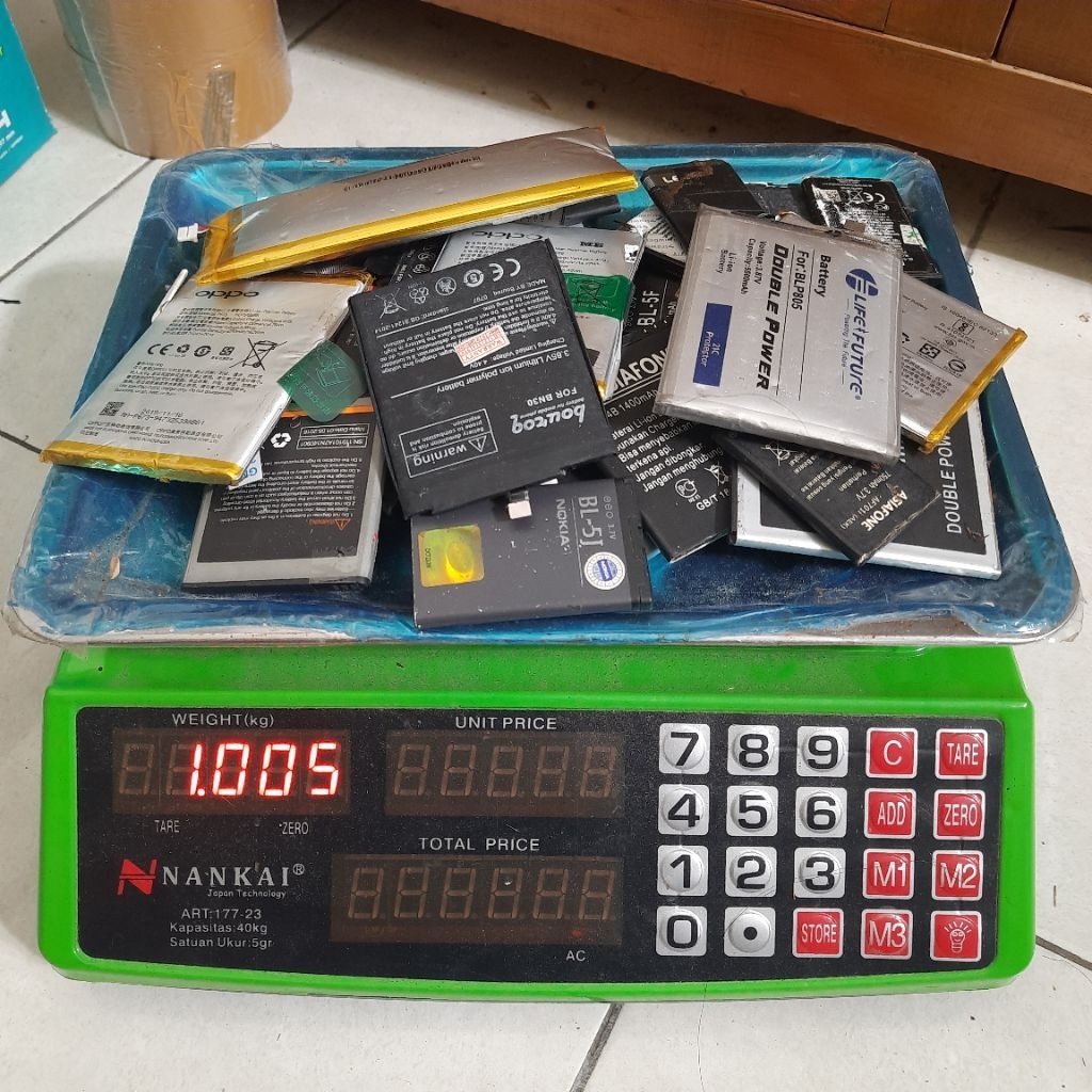 Baterai Bekas HP Rusak Kembung Soak Batre Rosok Campur Kiloan Per Kilo