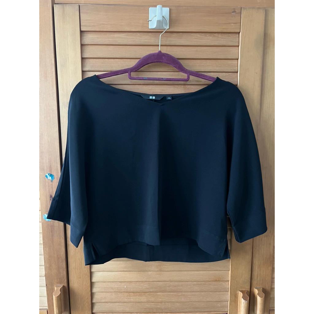 (Preloved) Uniqlo Black Blouse Hitam Wanita size S
