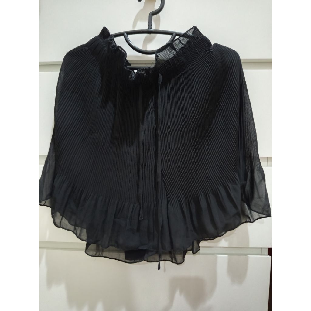 Preloved rok mini stradivarius