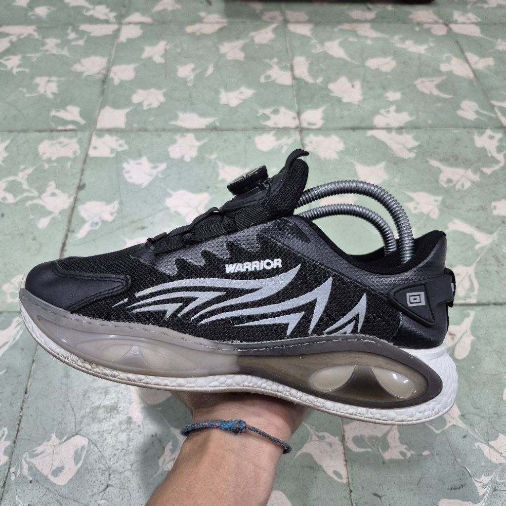 Sepatu Warrior Boa Pria(40)