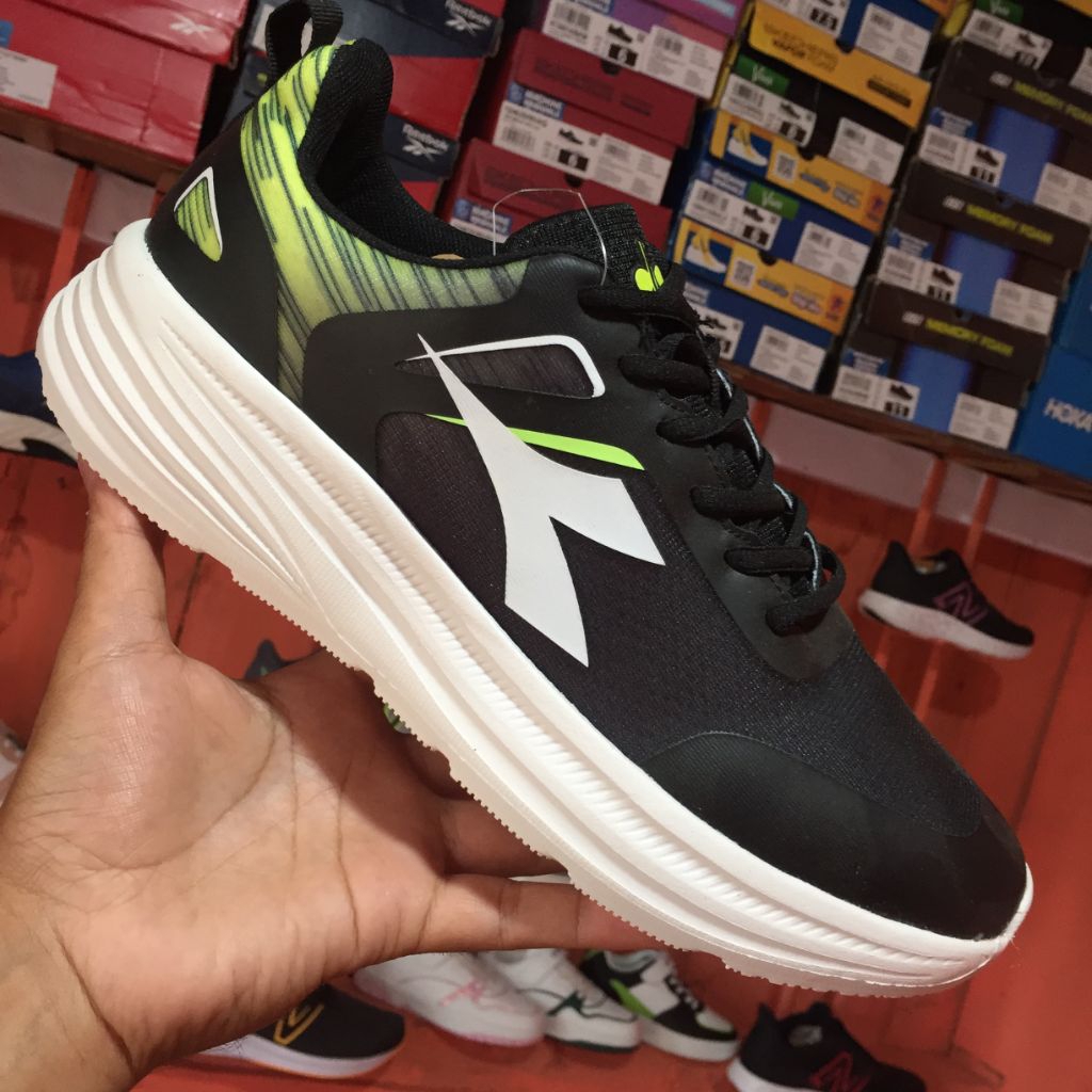 Sepatu Pria Diadora HARLON Original Ukuran 42