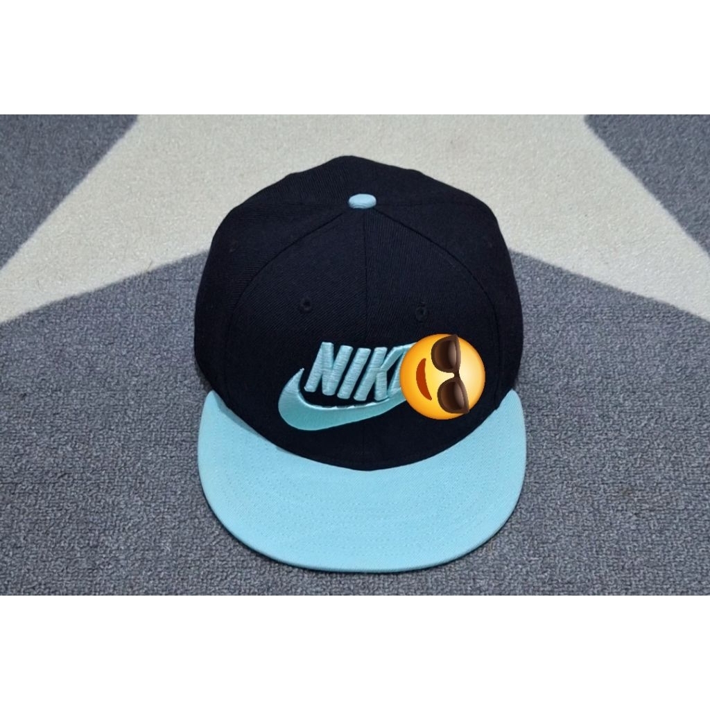 topi snapback bahan wool 2 warna unik original bekas preloved