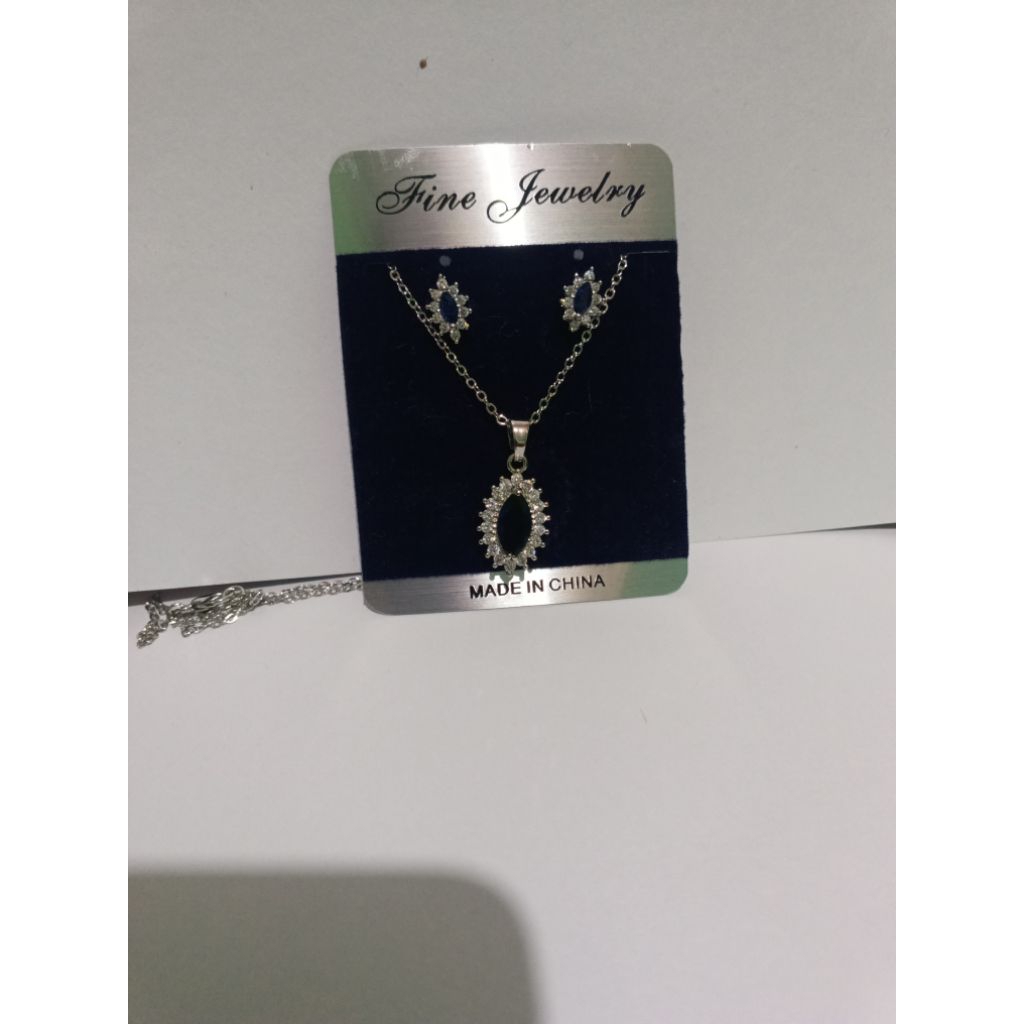 perhiasan wanita model permata biru elegaan danmewah