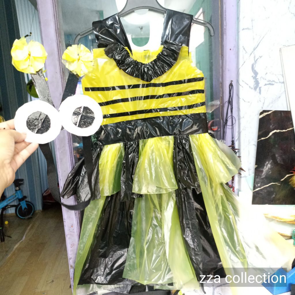 kostum lebah dari plastik,kostum karnaval,baju daur ulang