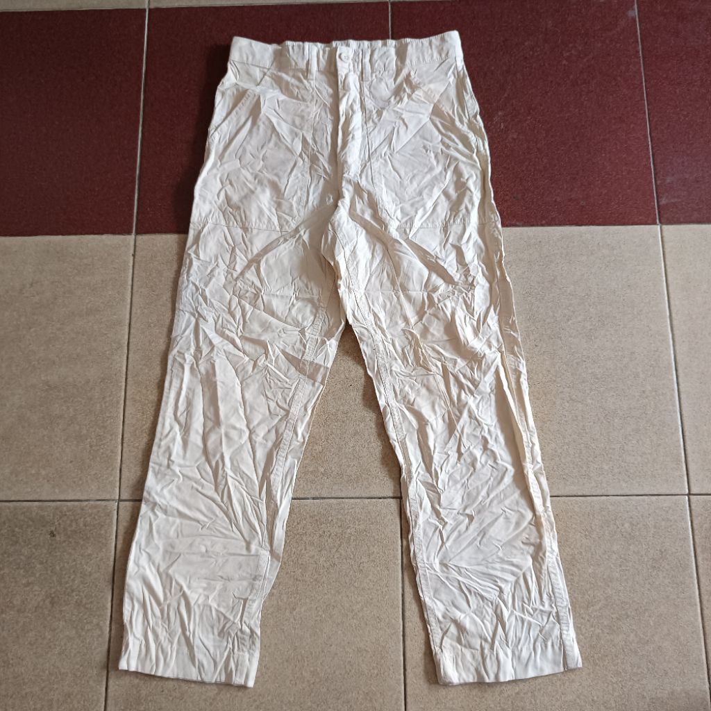 celana panjang fatigue Uniqlo s cream muda