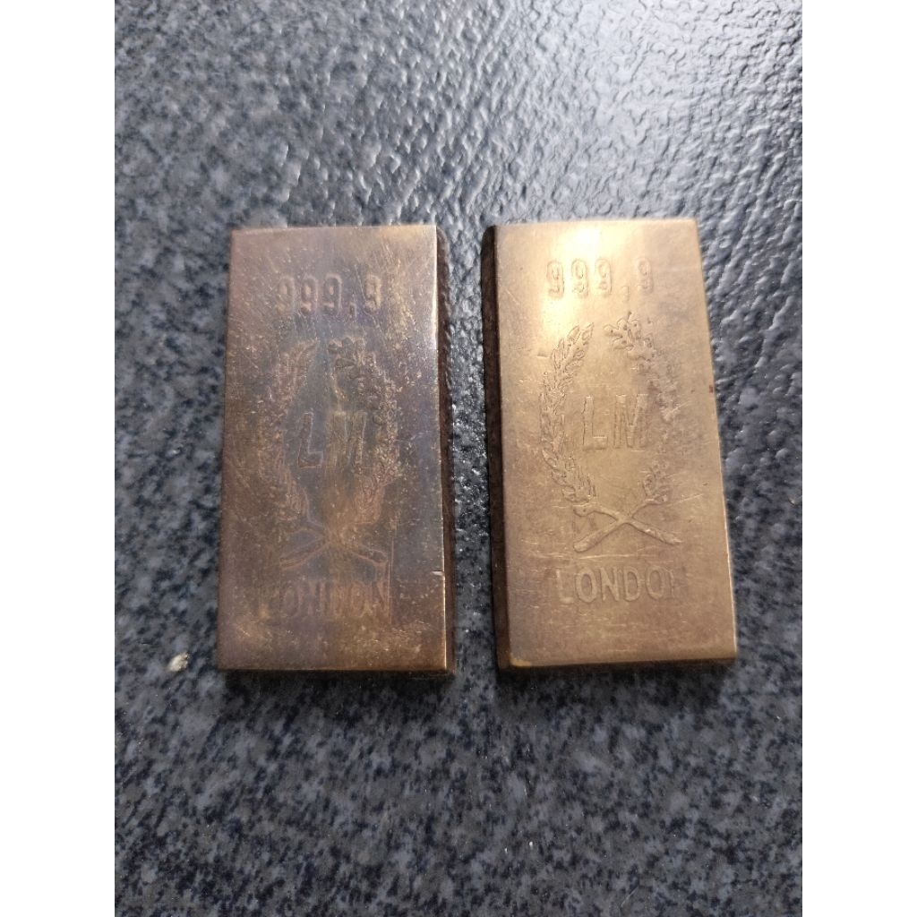 Emas batangan kuno LM 999.9 London 2 pcs dari kuningan sari