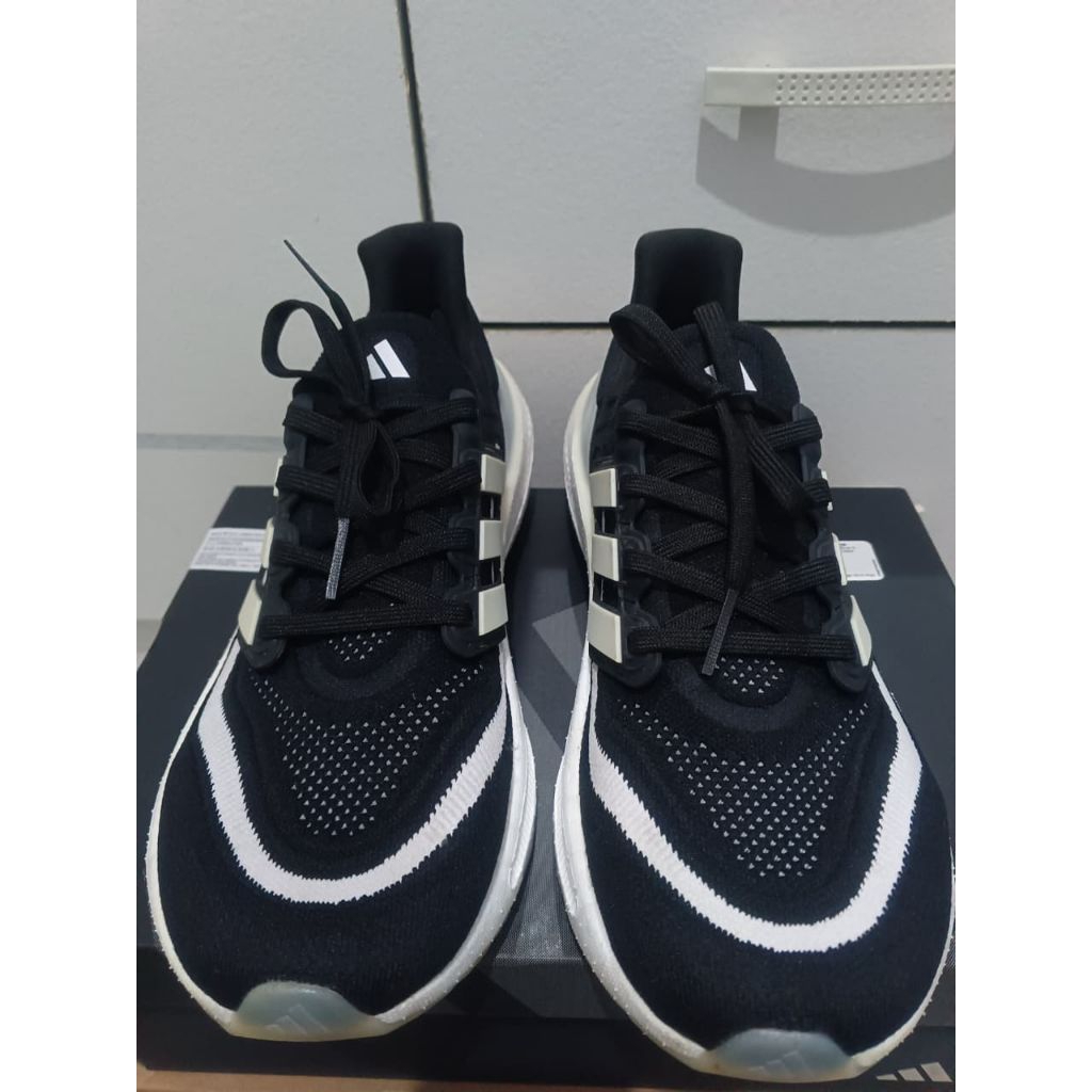 Sepatu Lari Pria Adidas UltraBoost Light HQ6340 Original