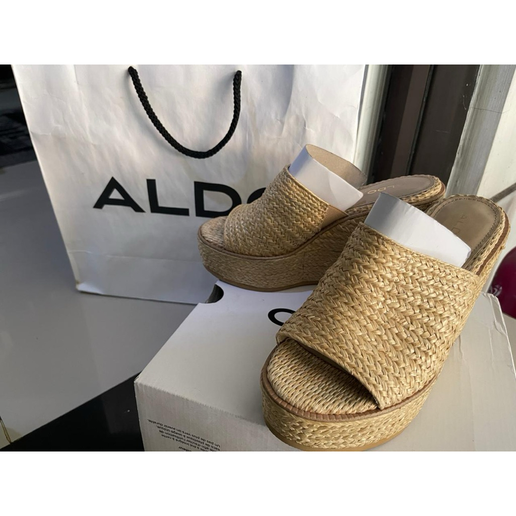Preloved Sandal wedges ALDO