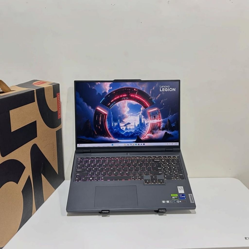 Lenovo legion pro 5 16irx8 i9-13900HX RTX 4070 8GB