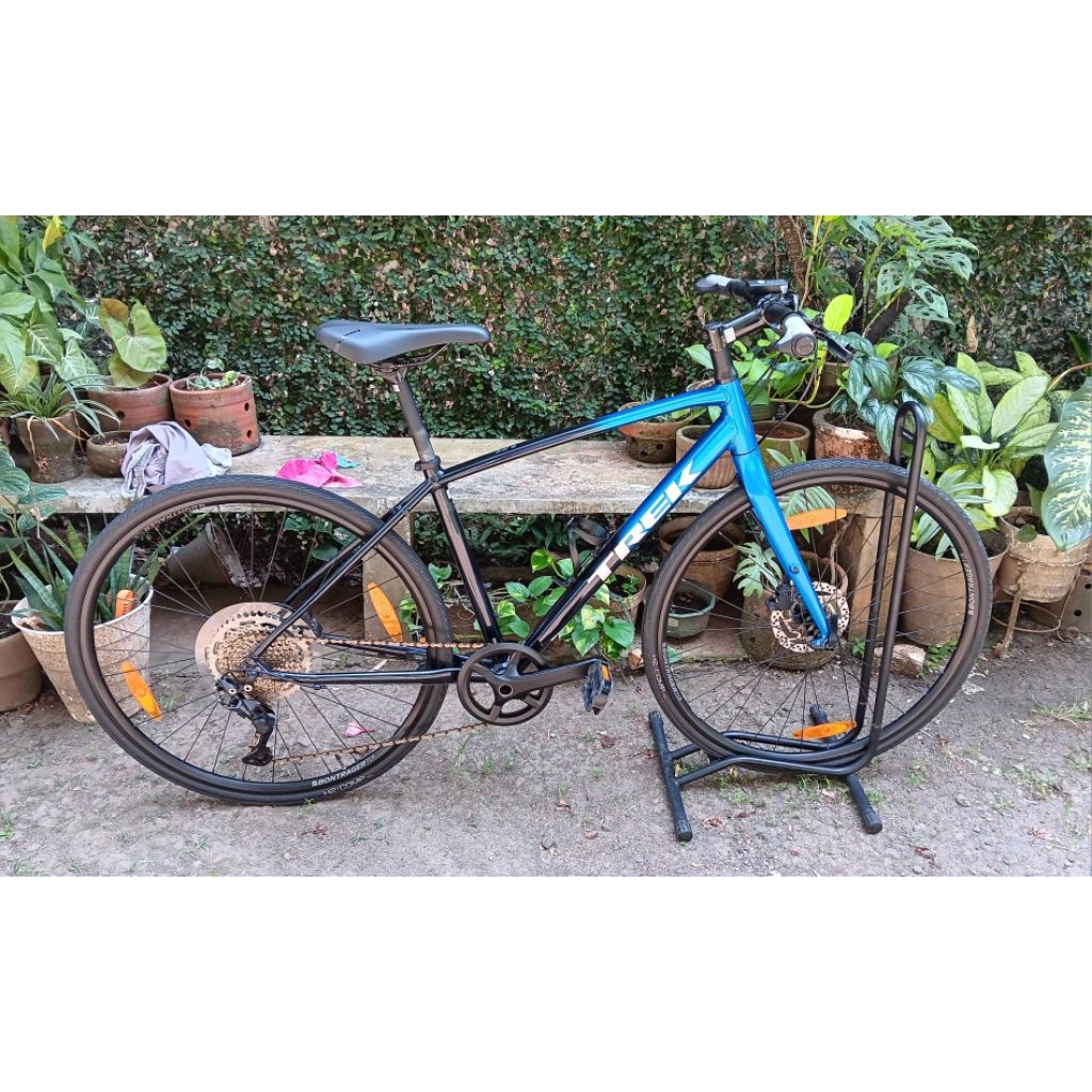 Sepeda Hybrid TREK FX 3 Gen 3 2023