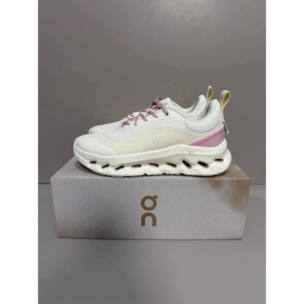 SEPATU RUNING ON CLOUD LOEWE 2