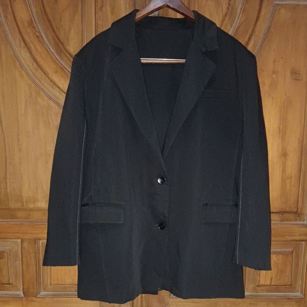 PRELOVED Blazer Unik Wanita Hitam Belakang Belah Tinggi Bigsize LD 116