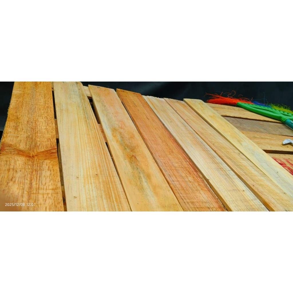 papan kayu pinus 45x7x0,5 sudah di amplas halus