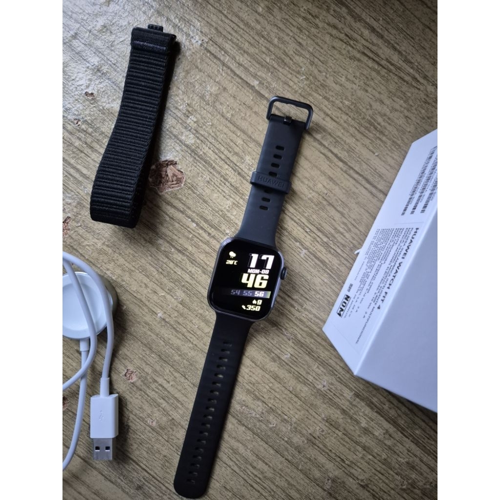 Preloved Smartwatch Huawei Watch Fit 4