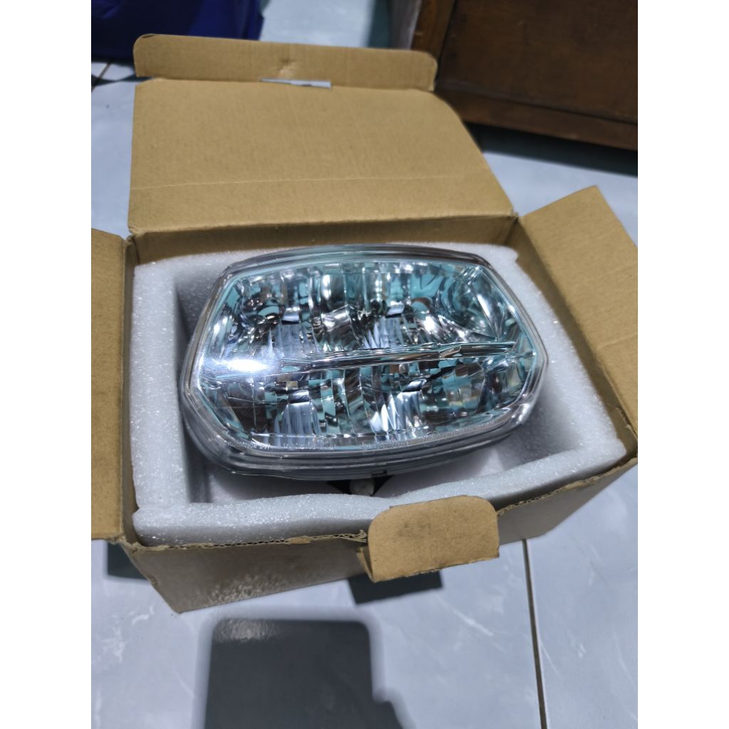 headlamp vespa sprint s