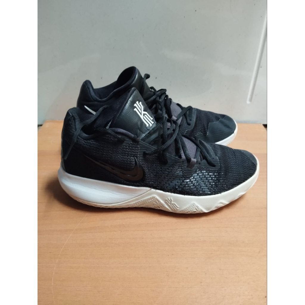 SEPATU NIKE KYRIE FLYTRAP SIZE 42 PRELOVED BEKAS