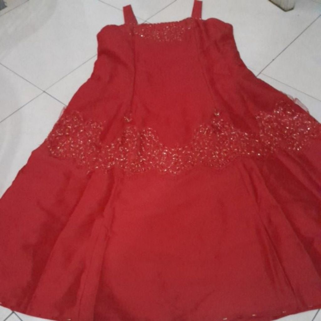 preloved gaun merah
